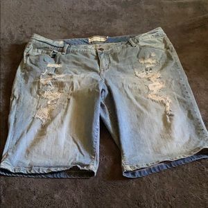 Boyfriend jean shorts